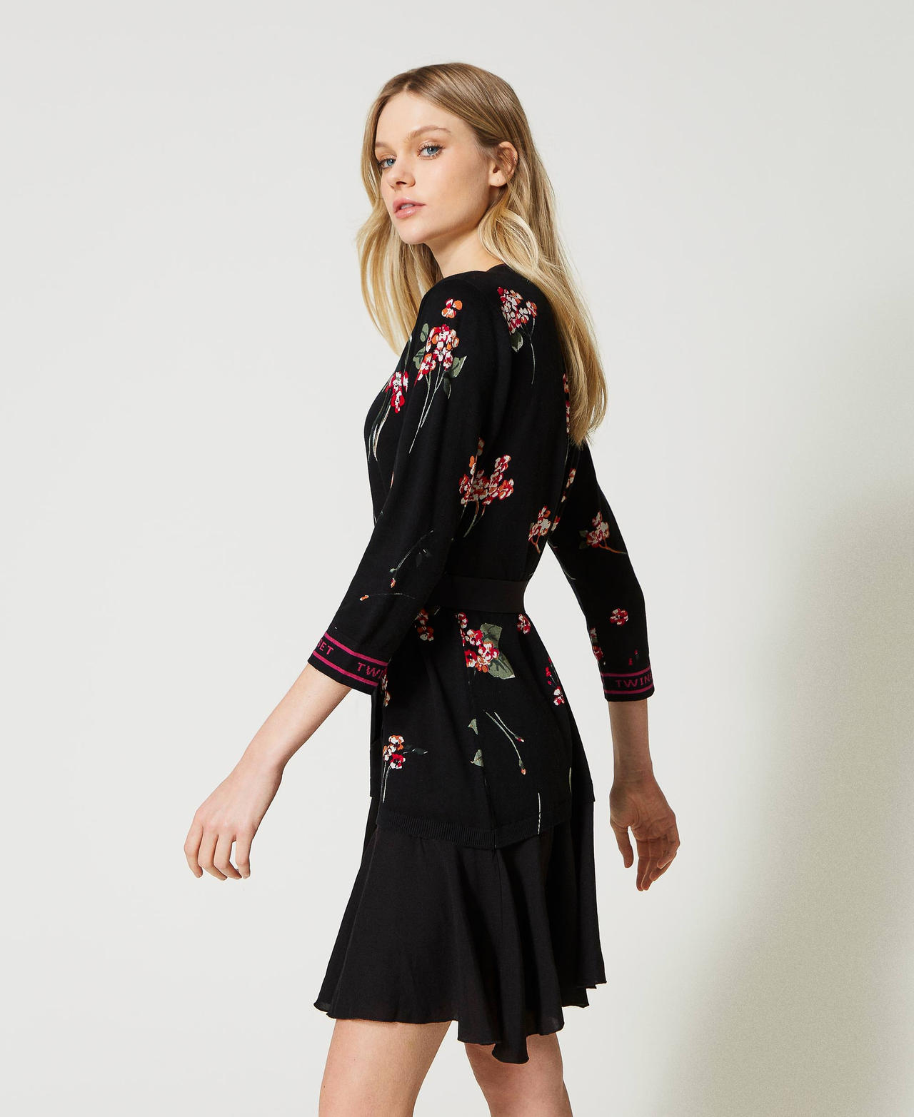 Robe en maille florale avec logo jacquard