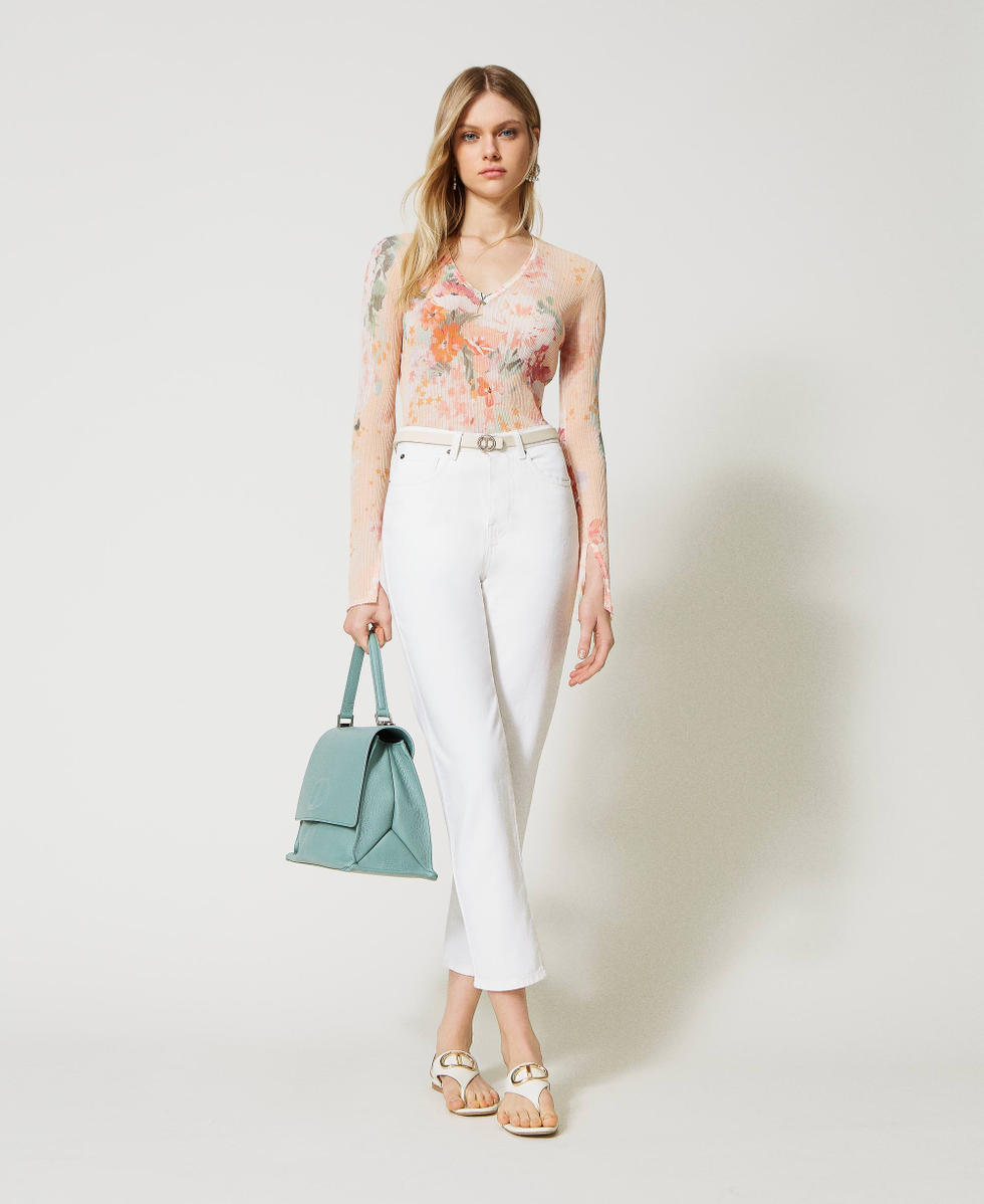 Jersey acanalado con estampado y escote de pico