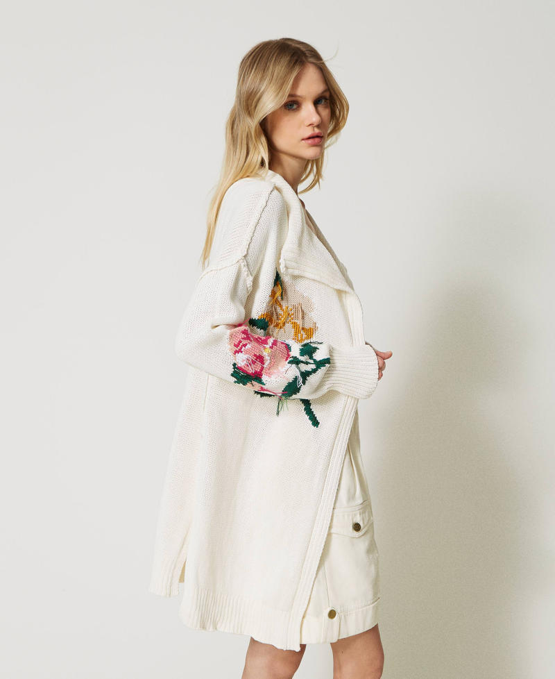 Maxi cardigan avec fleurs incrust&eacute;es