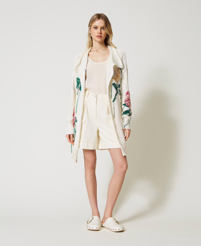 Maxi cardigan avec fleurs incrust&eacute;es