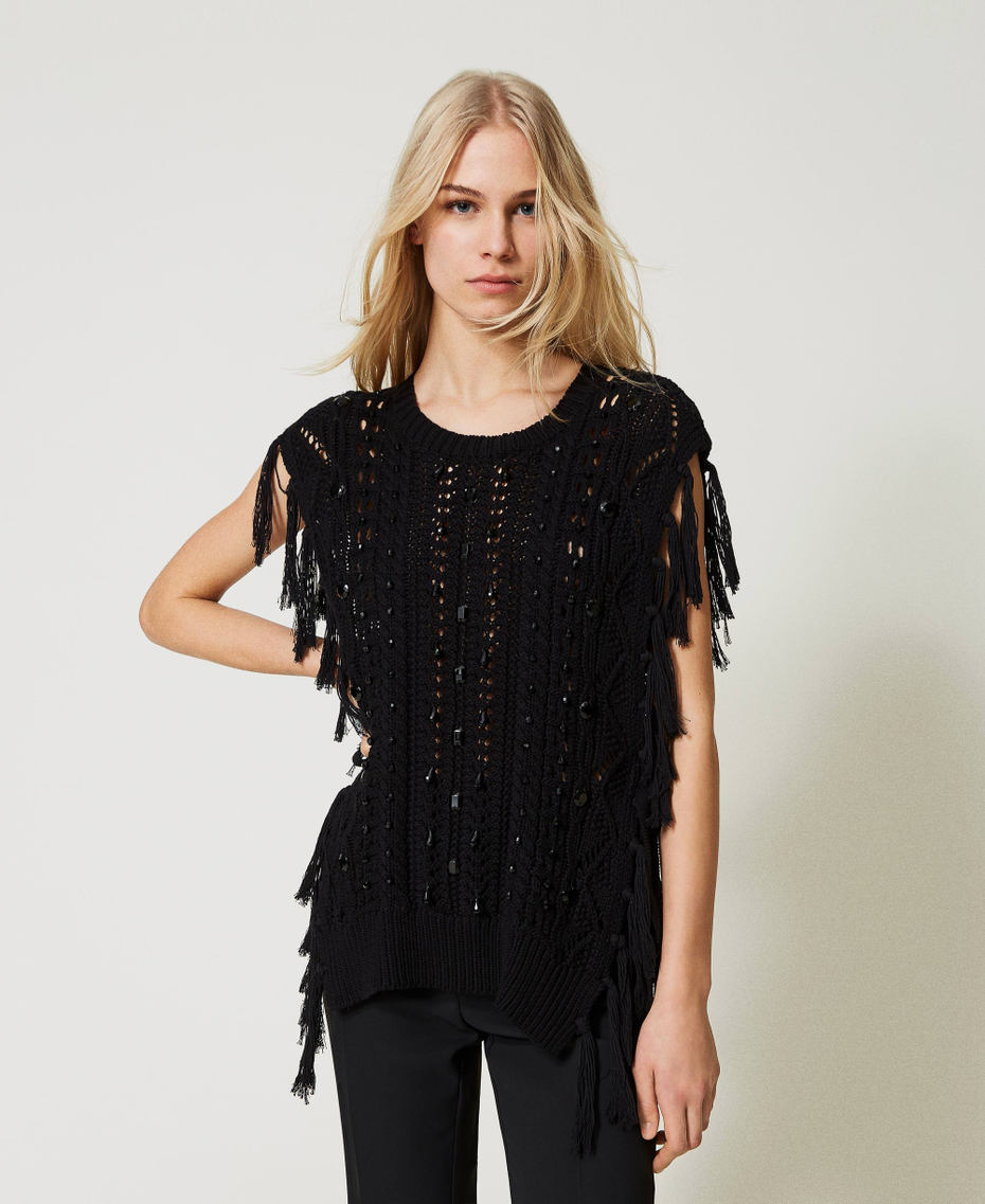 Maglia poncho con ricamo a mano