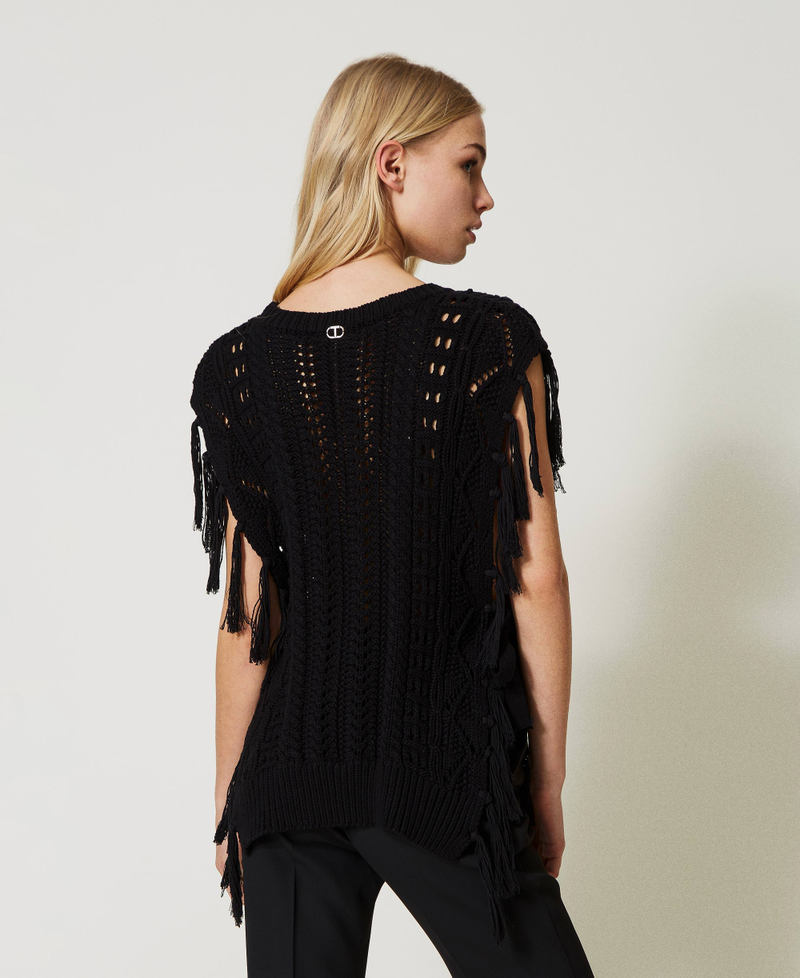 Maglia poncho con ricamo a mano
