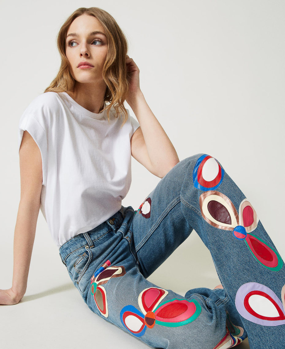 Jeans flare 'Dalia' con petali effetto pelle