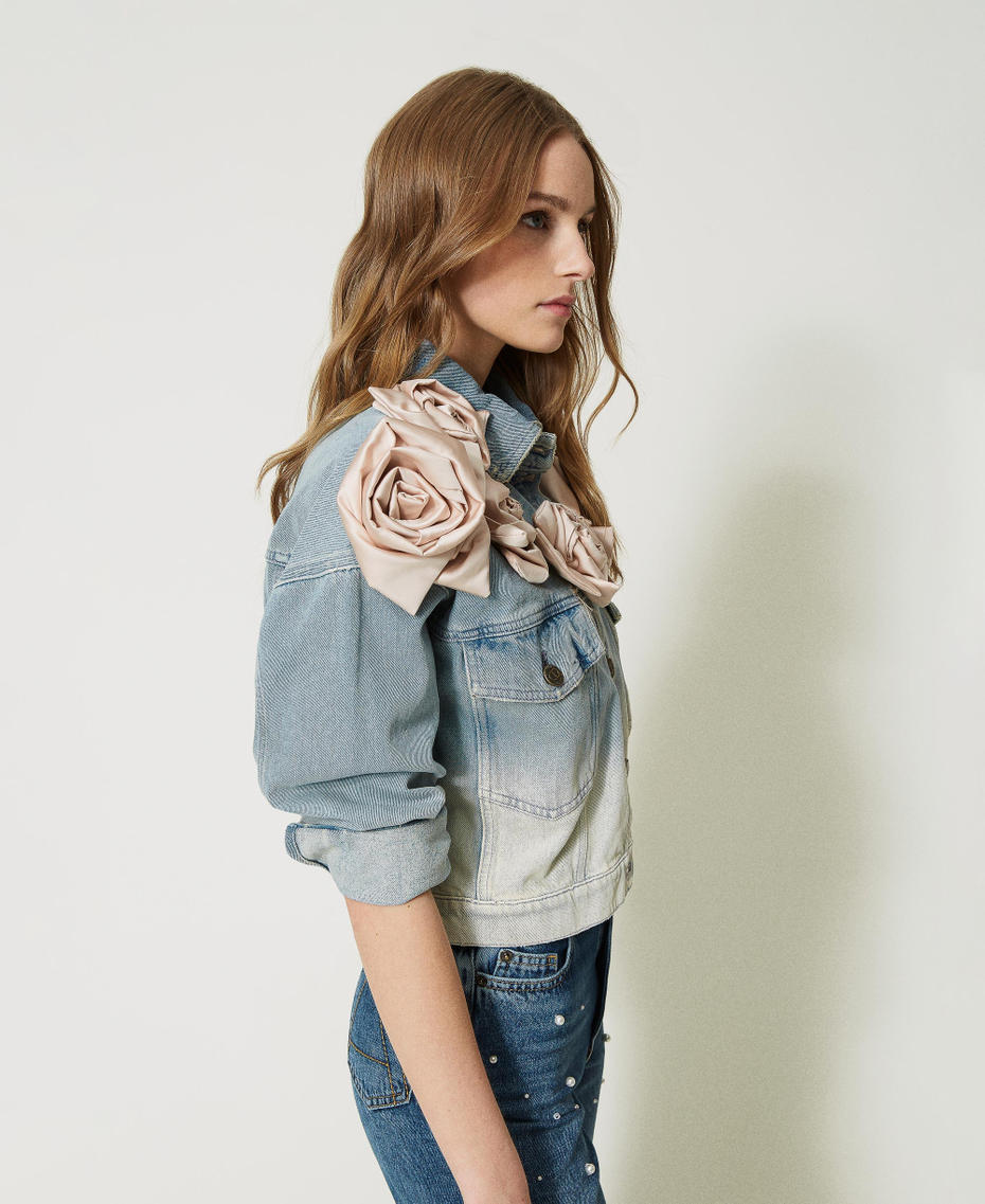 ‘Baccarat Rose’ jacket made from fadeout denim with fabric flowers Faded Denim / Pink Rose Woman 231TQ2112-03