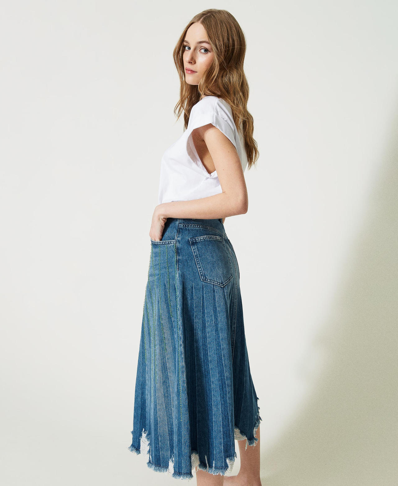 Gonna 'Viola' in jeans con ricami a mano Denim Medium / Sky Blue Donna 231TQ2113_11322_02
