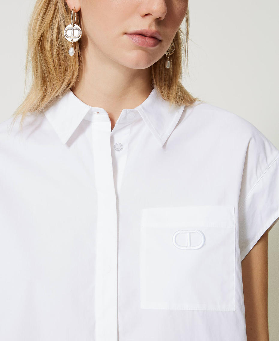 Popelinehemd mit Brusttasche und „Oval T“-Stickerei Weiß Frau 231TT204F-04