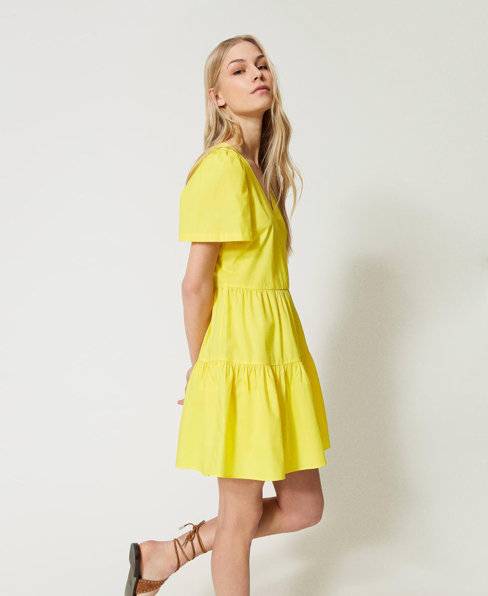 Robe courte en popeline volantée