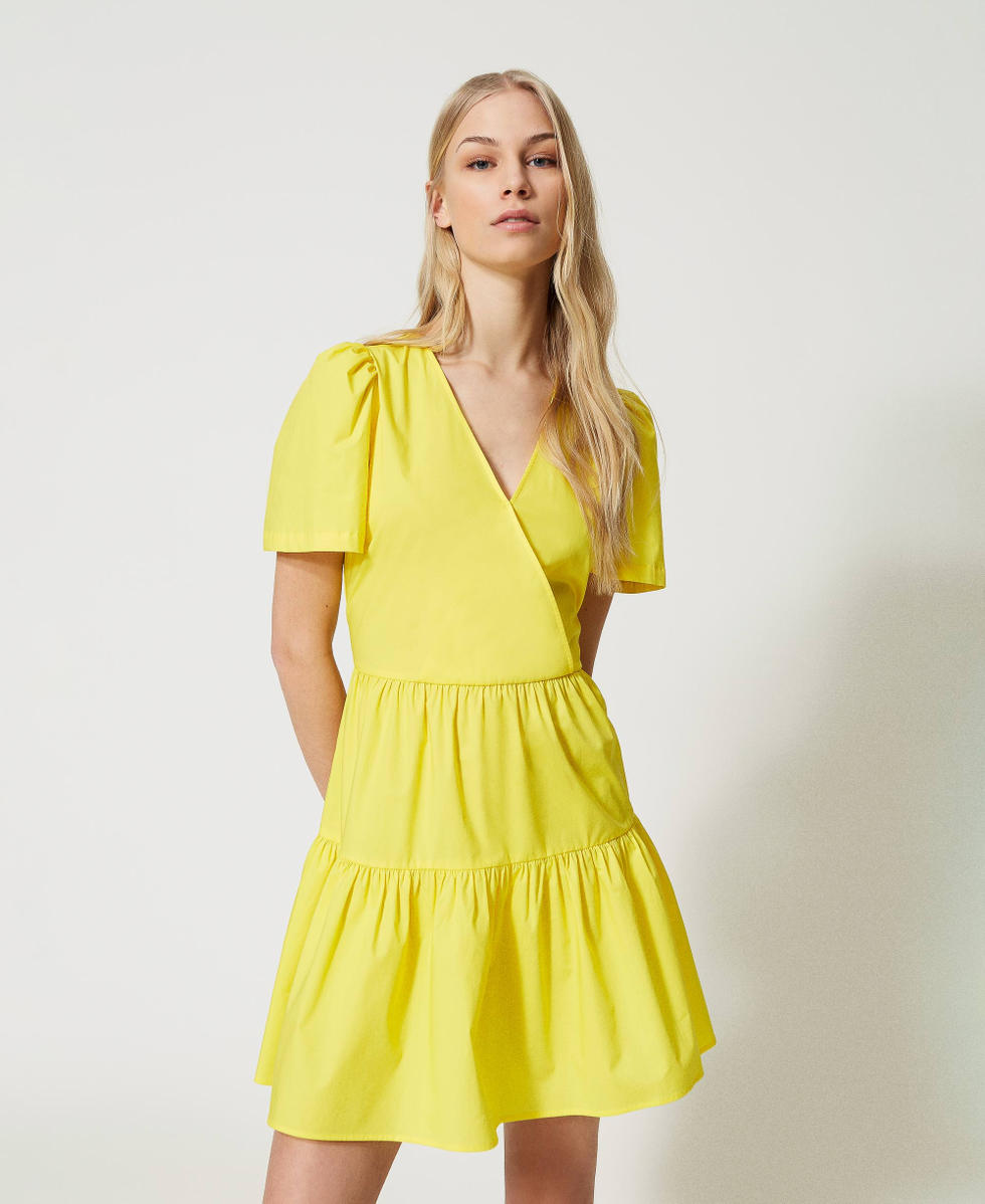 Robe courte en popeline volantée