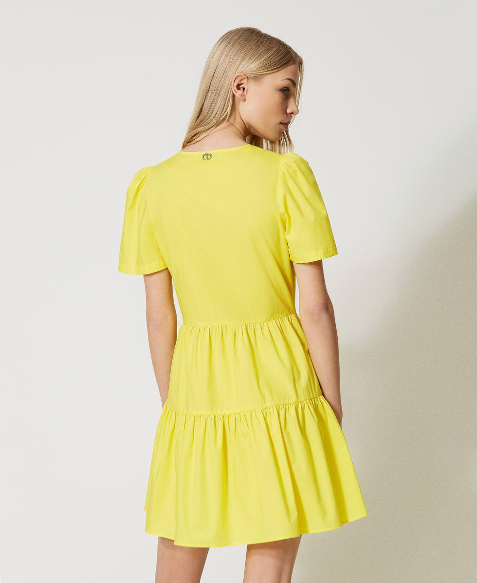 Robe courte en popeline volantée