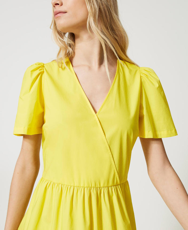 Robe courte en popeline volantée