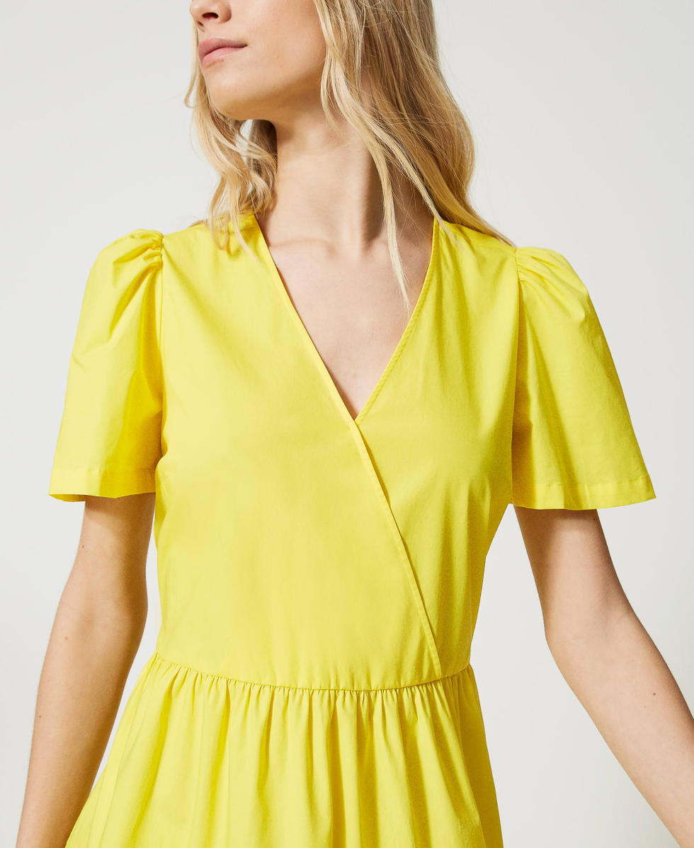 Robe courte en popeline volantée