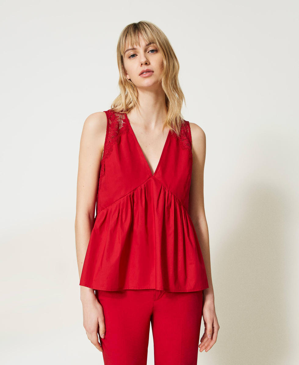 Top aus Popeline mit Spitze