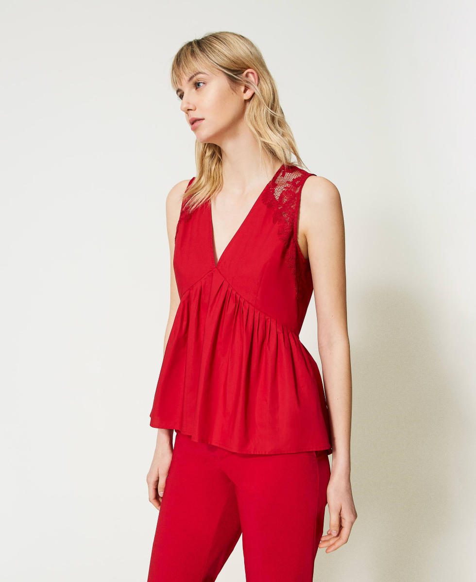 Top aus Popeline mit Spitze