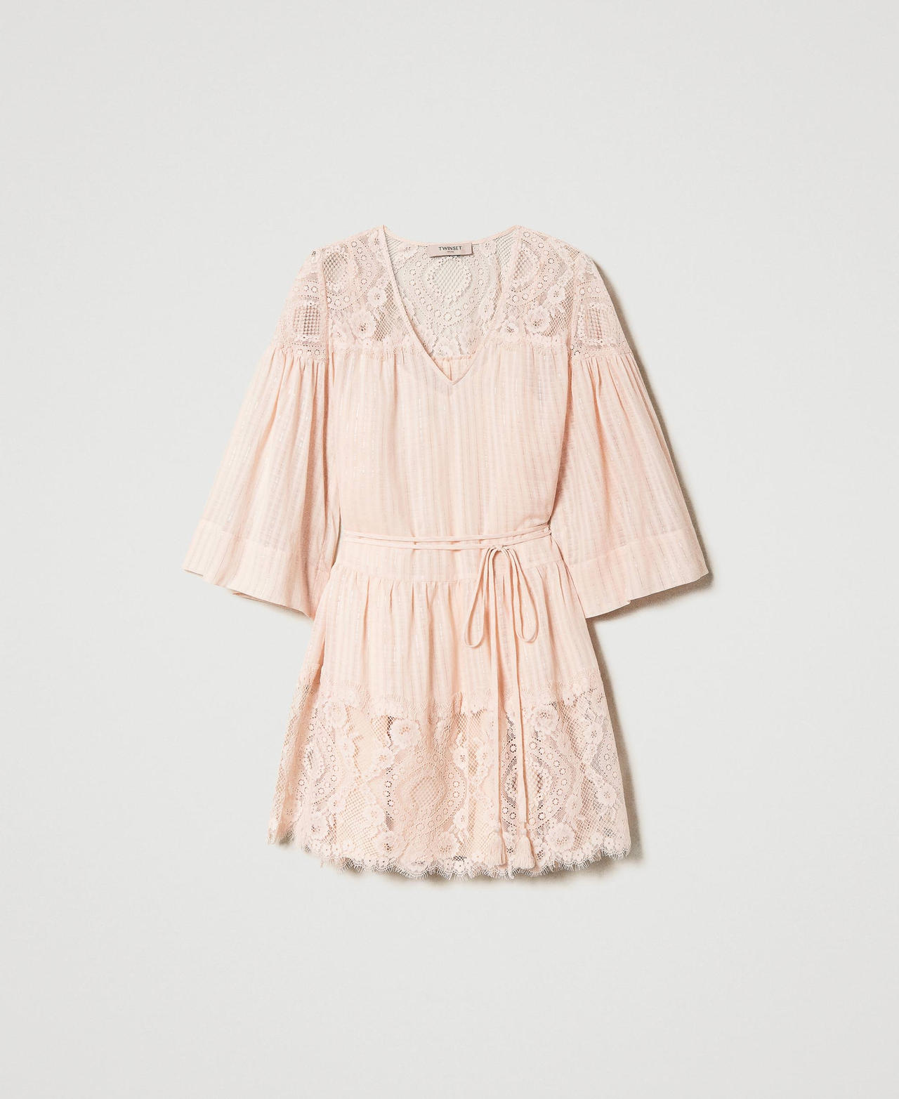 Kurzes Kleid aus Musselin und Spitze