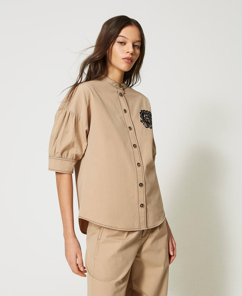 Рубашка из поплина с отстрочкой и вышивкой Oval T Бежевый "Холодный песочный" женщина 231TT2107-02