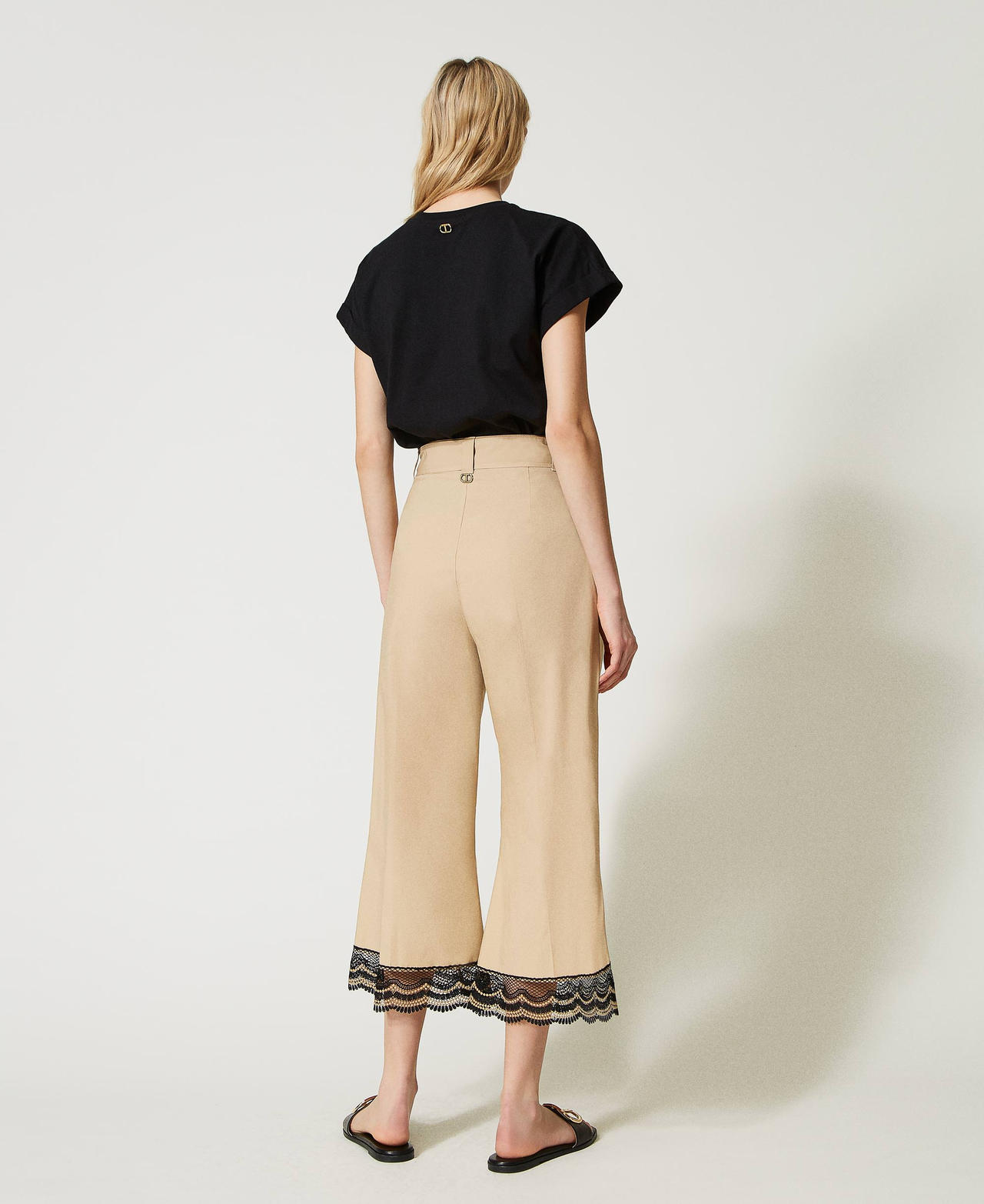 Pantalones cropped de popelina con encaje bicolor Bordado Beige / Negro Mujer 231TT2128-03