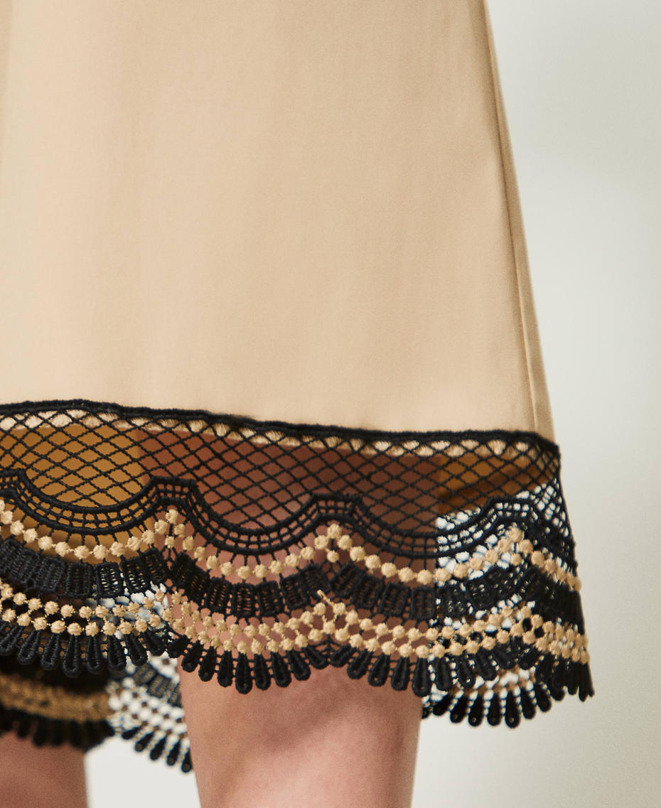 Cropped poplin trousers with two-tone lace