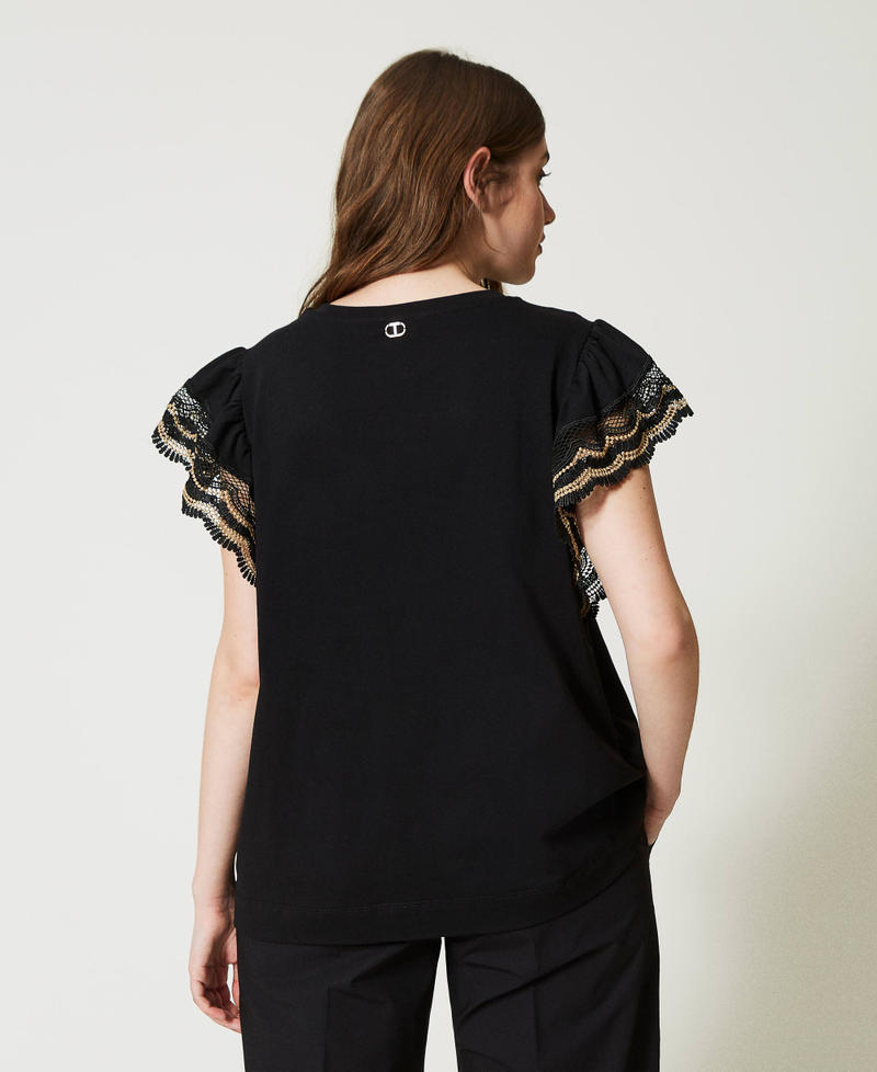 Camiseta con bordes de encaje de macramé bicolor Bordado Negro / Beige Mujer 231TT2130-03