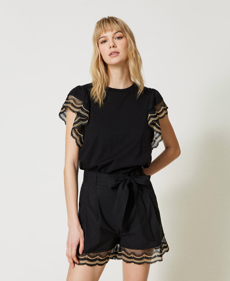 T-shirt with two-tone macram&eacute; lace borders