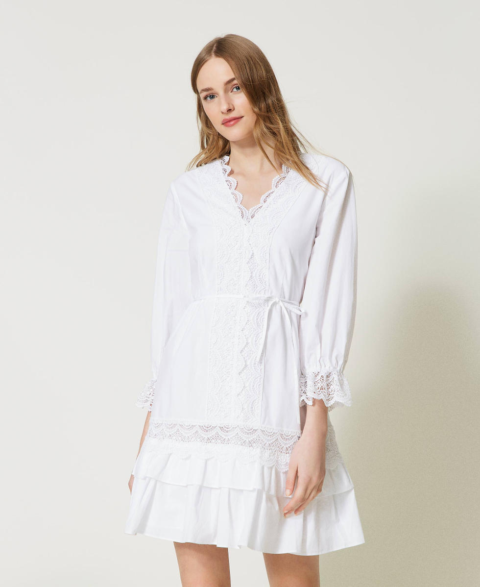 Kurzes Kleid aus Popeline mit Spitze
