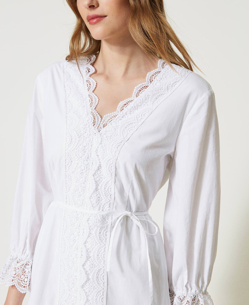 Kurzes Kleid aus Popeline mit Spitze