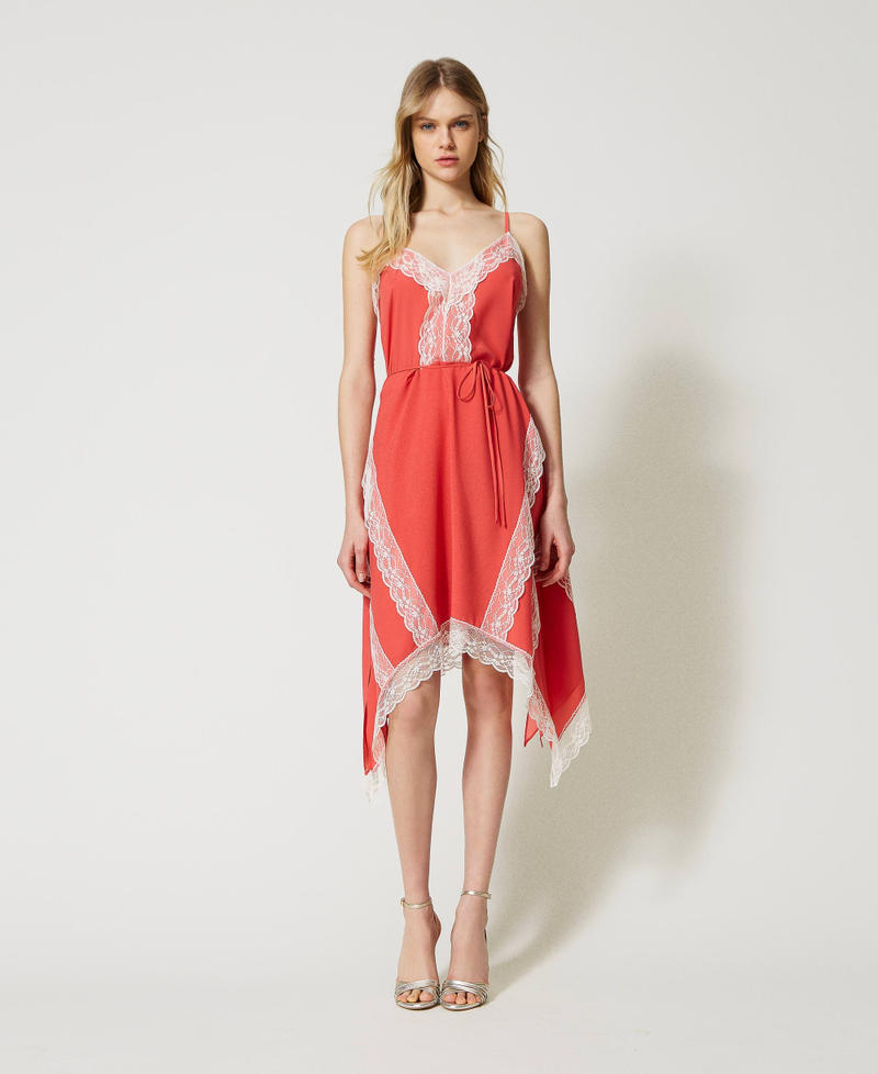 Robe Cocktail Rouge UNIQ - Crêpe Et Dentelle - Taille M - Dos Fermeture éclair - Sans Manches - Occasion Très Bon état