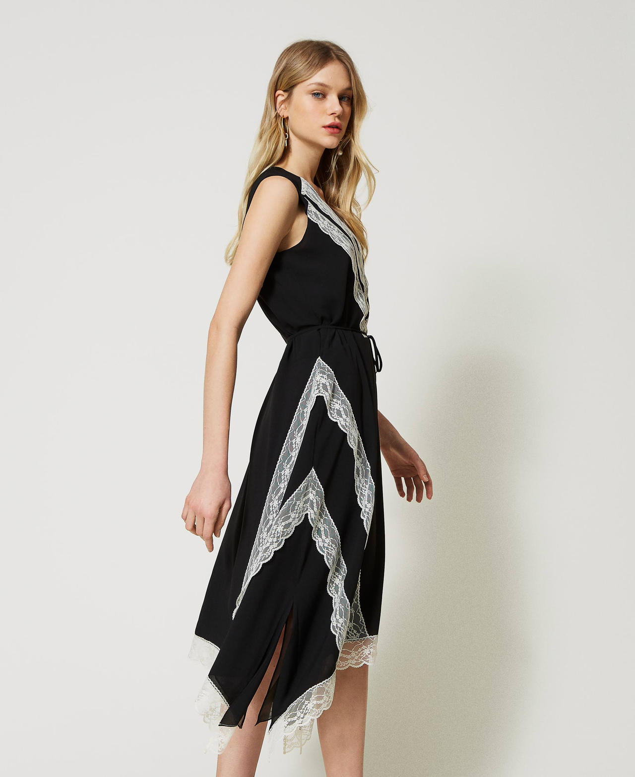 Abito longuette in georgette e pizzo