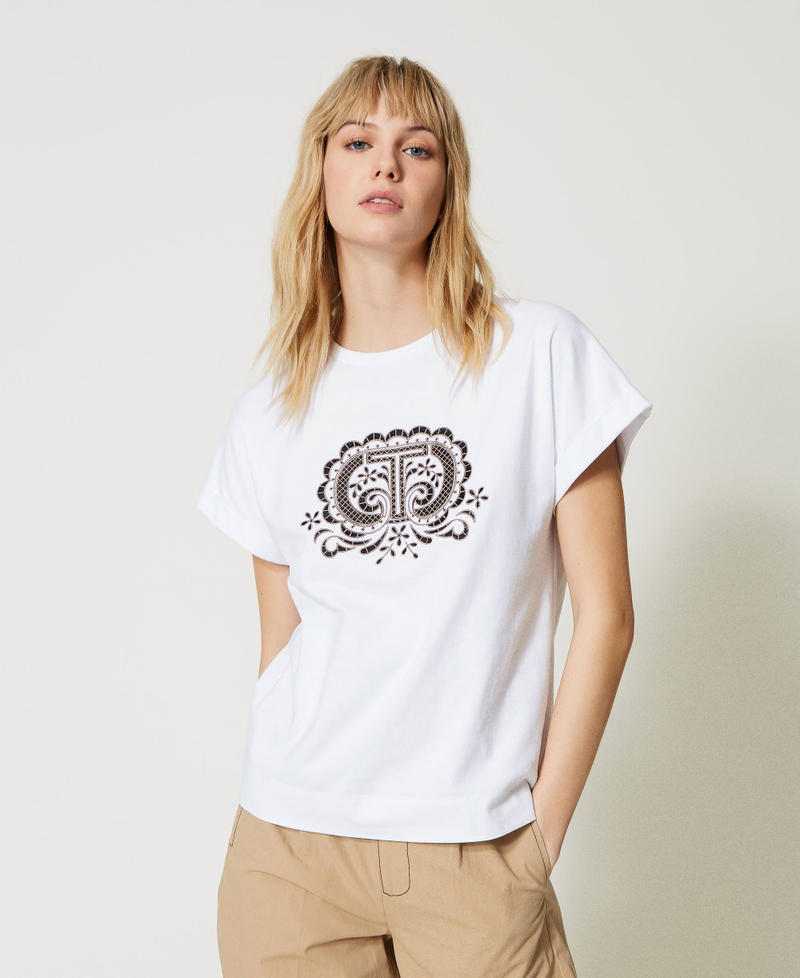 Camiseta con bordado Oval T bicolor