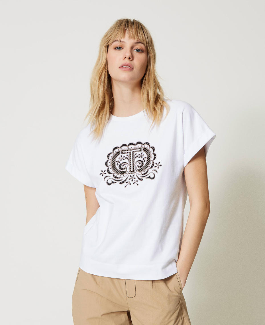 T-shirt con ricamo Oval T bicolore Bianco Donna 231TT2252-01