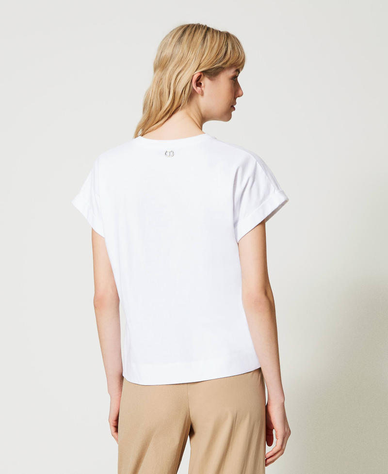 Camiseta con bordado Oval T bicolor