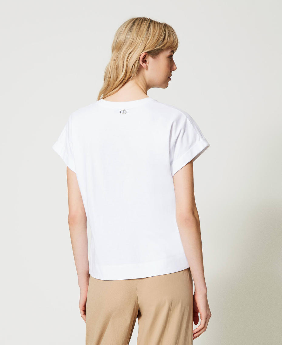 T-Shirt mit zweifarbig aufgesticktem „Oval T“ Weiß Frau 231TT2252-03