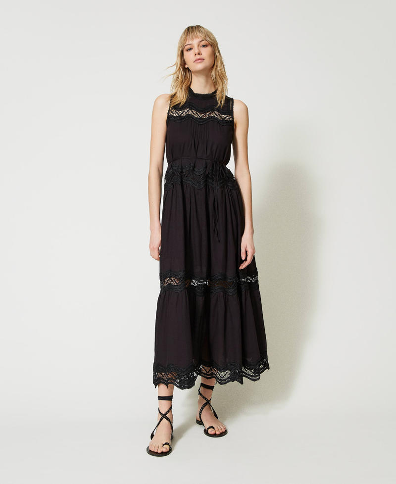 Robe longue en crêpe et dentelle