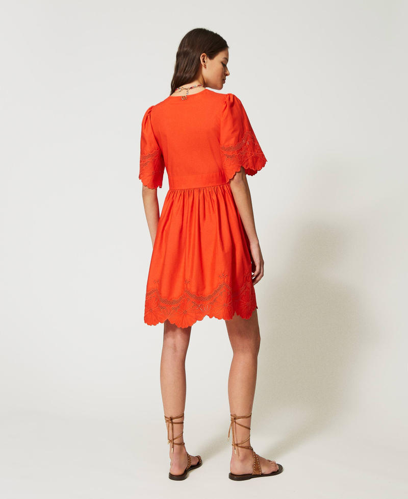 Robe courte en popeline avec broderies anglaises