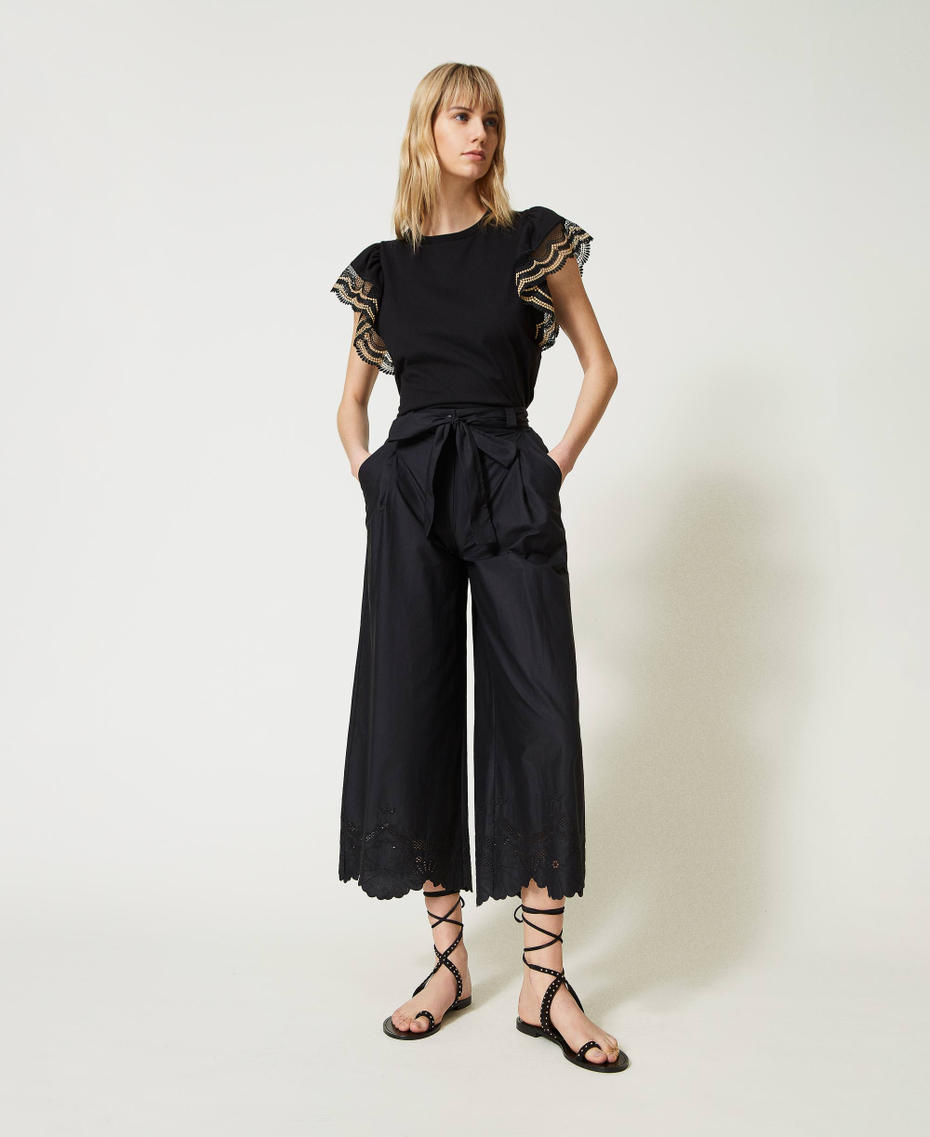 Pantaloni in popeline con ricami sangallo