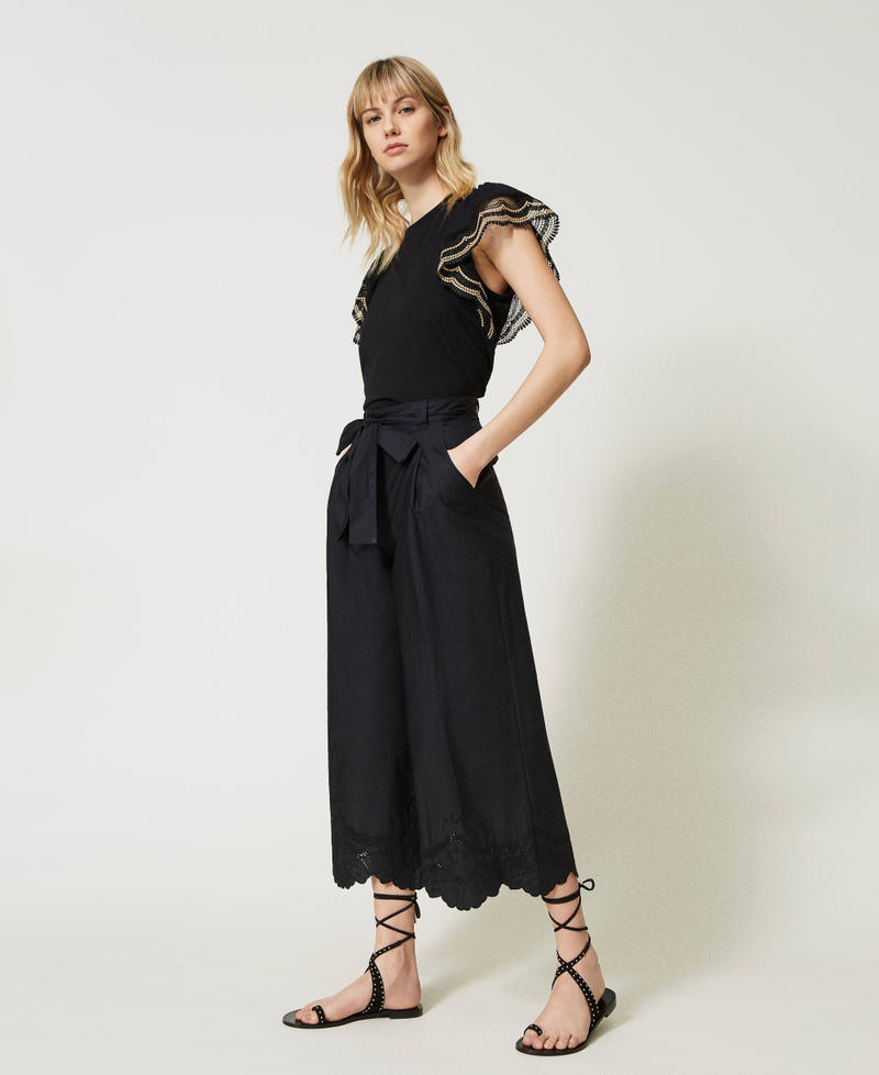 Pantaloni in popeline con ricami sangallo