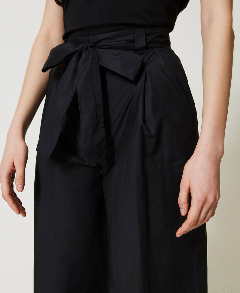 Pantaloni in popeline con ricami sangallo