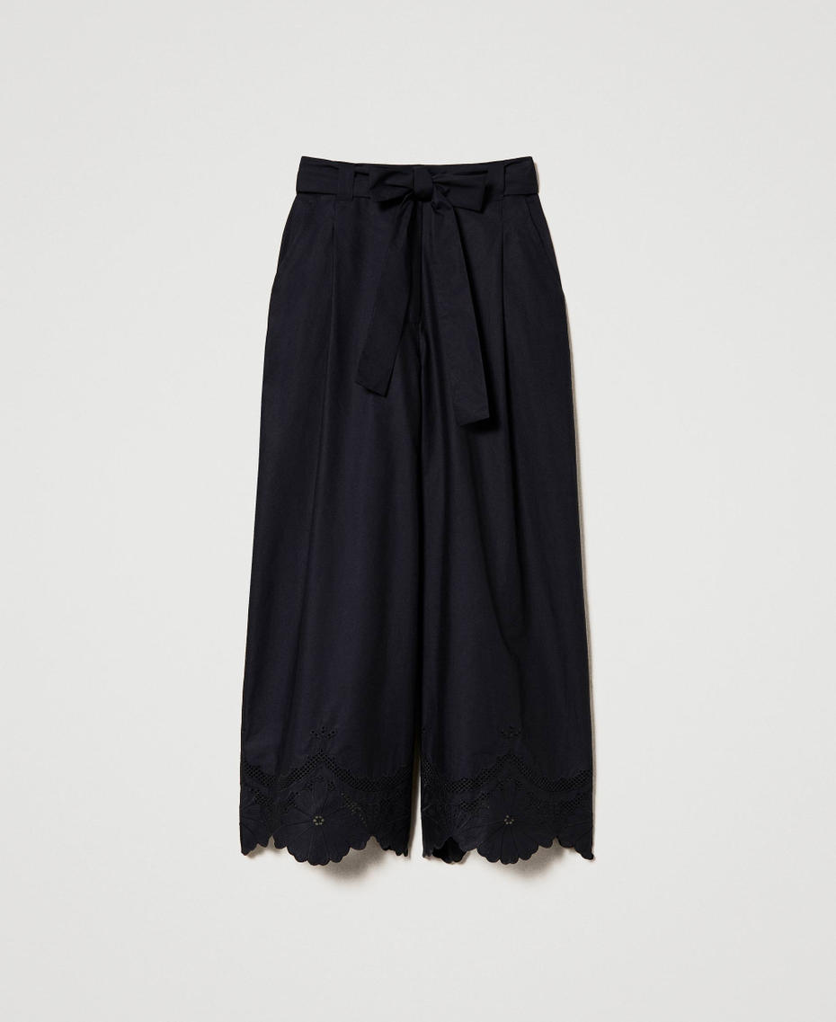 Pantaloni in popeline con ricami sangallo