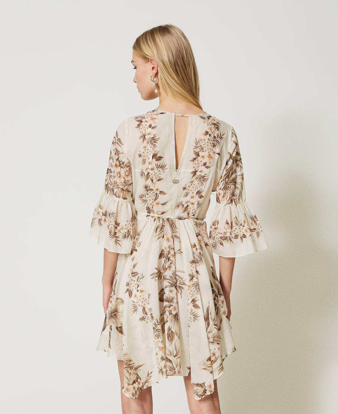 Abito corto asimmetrico in mussola stampata