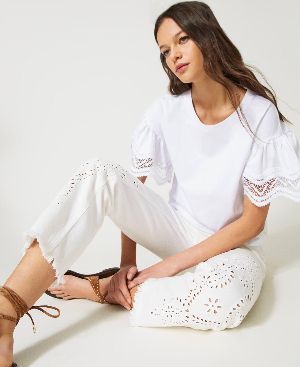 Pantalon slim en bull avec broderie anglaise Femme Blanc