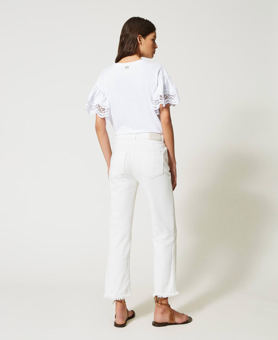 Pantalon slim en bull avec broderie anglaise
