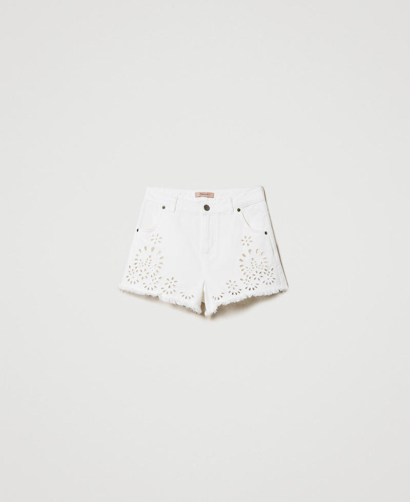 Short slim en bull avec broderie anglaise