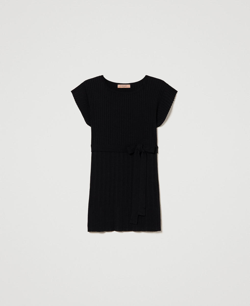 Jumper with pleats and belt