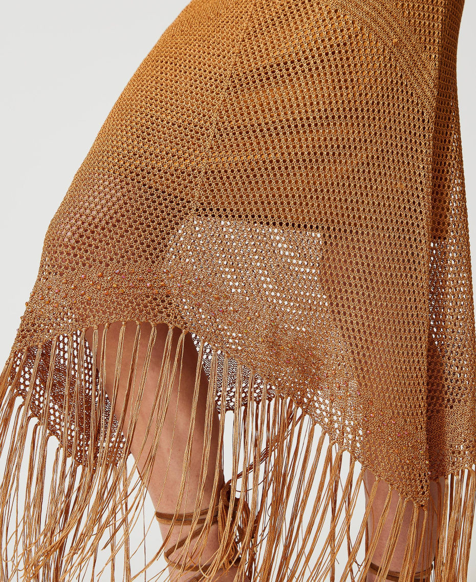 Langes Netzkleid mit Perlchen und Fransen