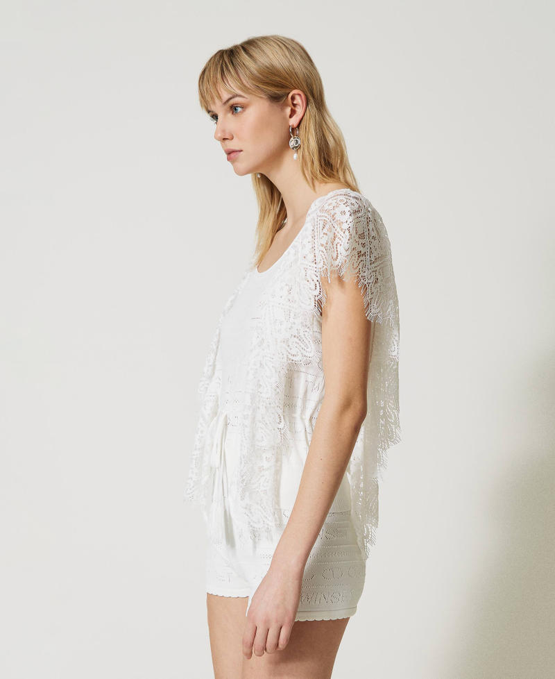 Openwork top with logo and lace