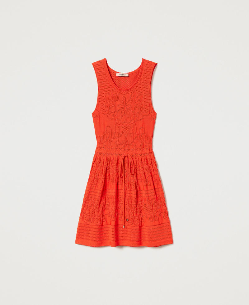 Kurzes Strickkleid mit Godet