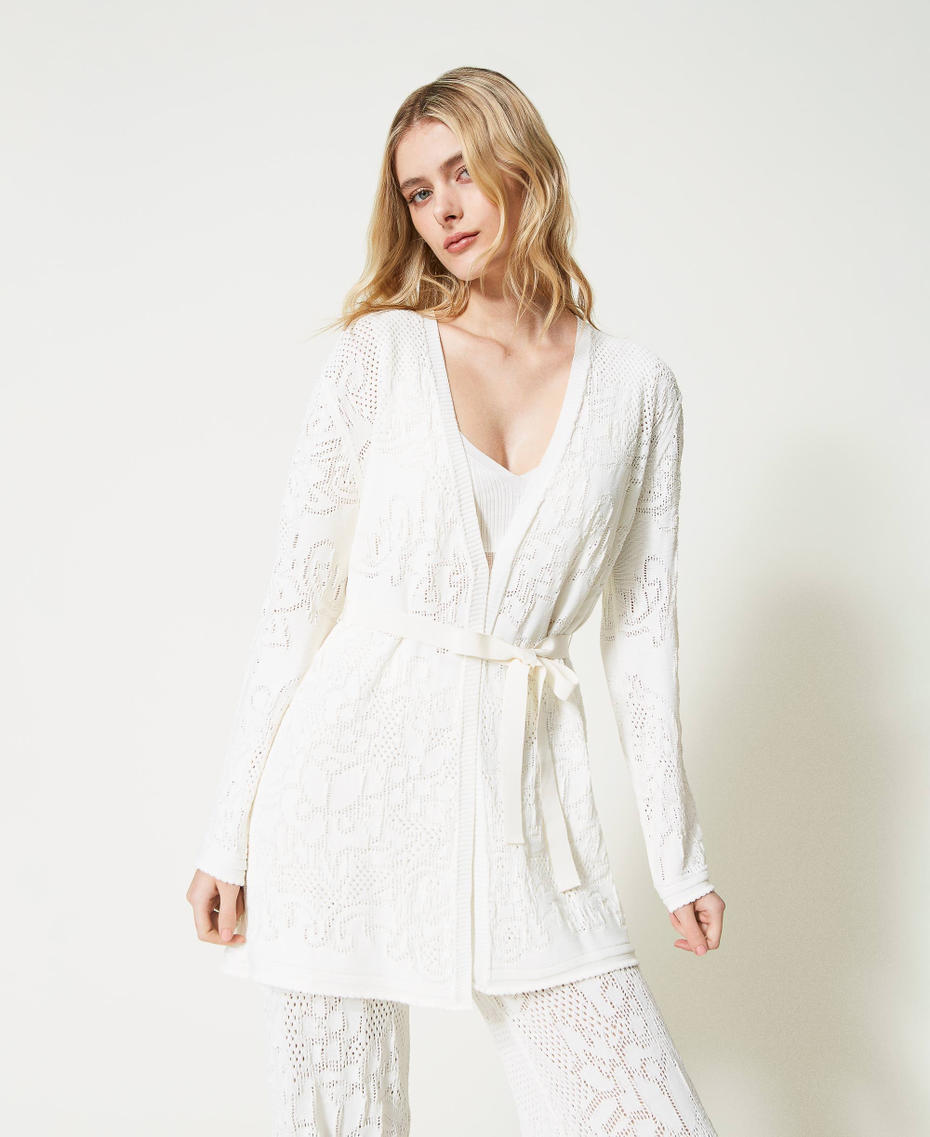 Cardigan long avec fleurs ajourées