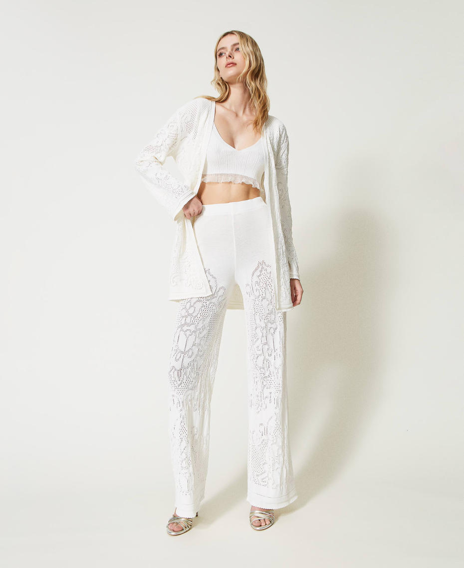 Cardigan lungo con fiori traforati