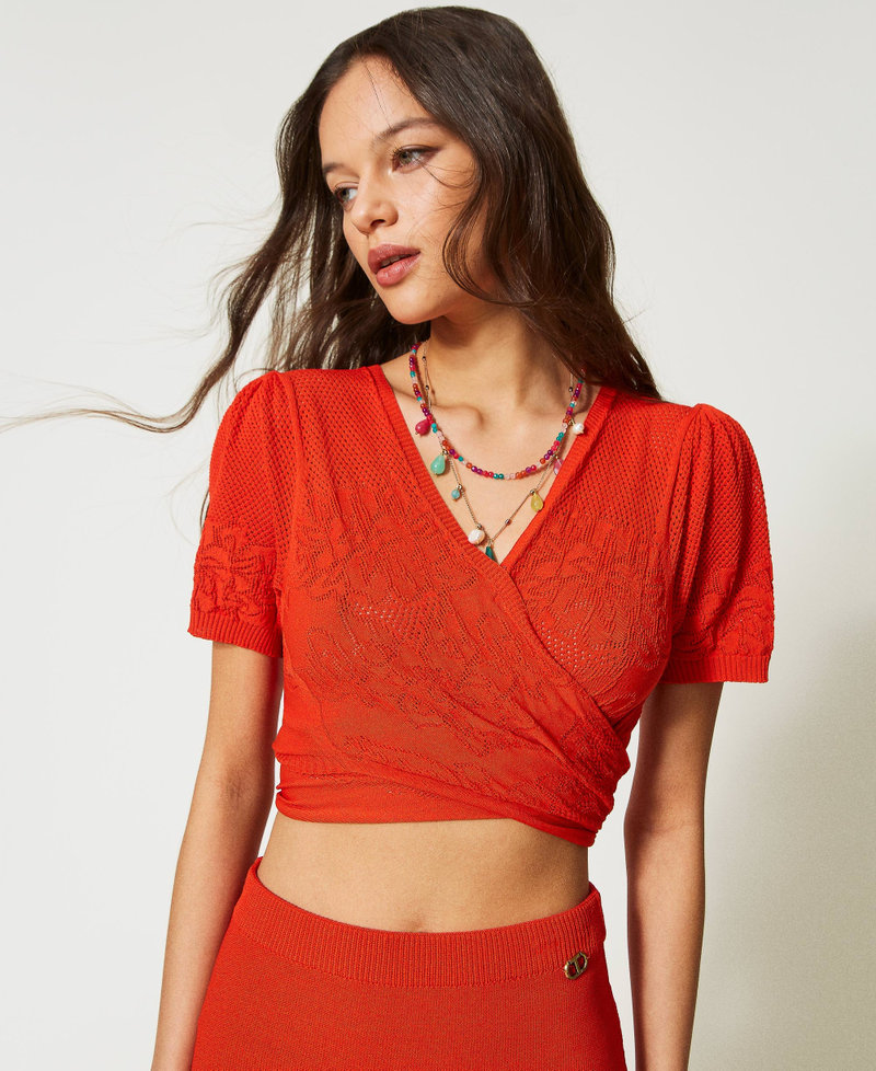 Top coprispalle con fiori traforati