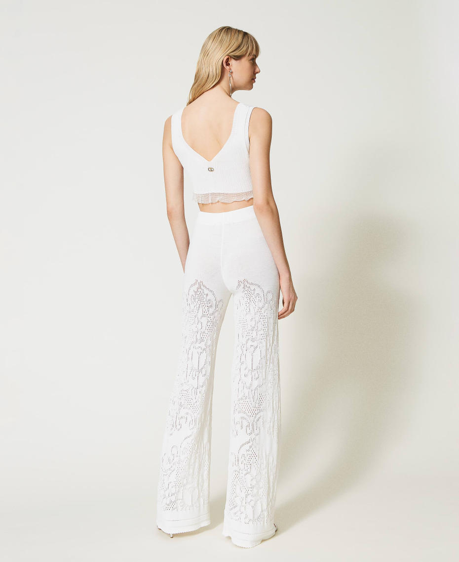 Pantalon palazzo avec fleurs ajourées