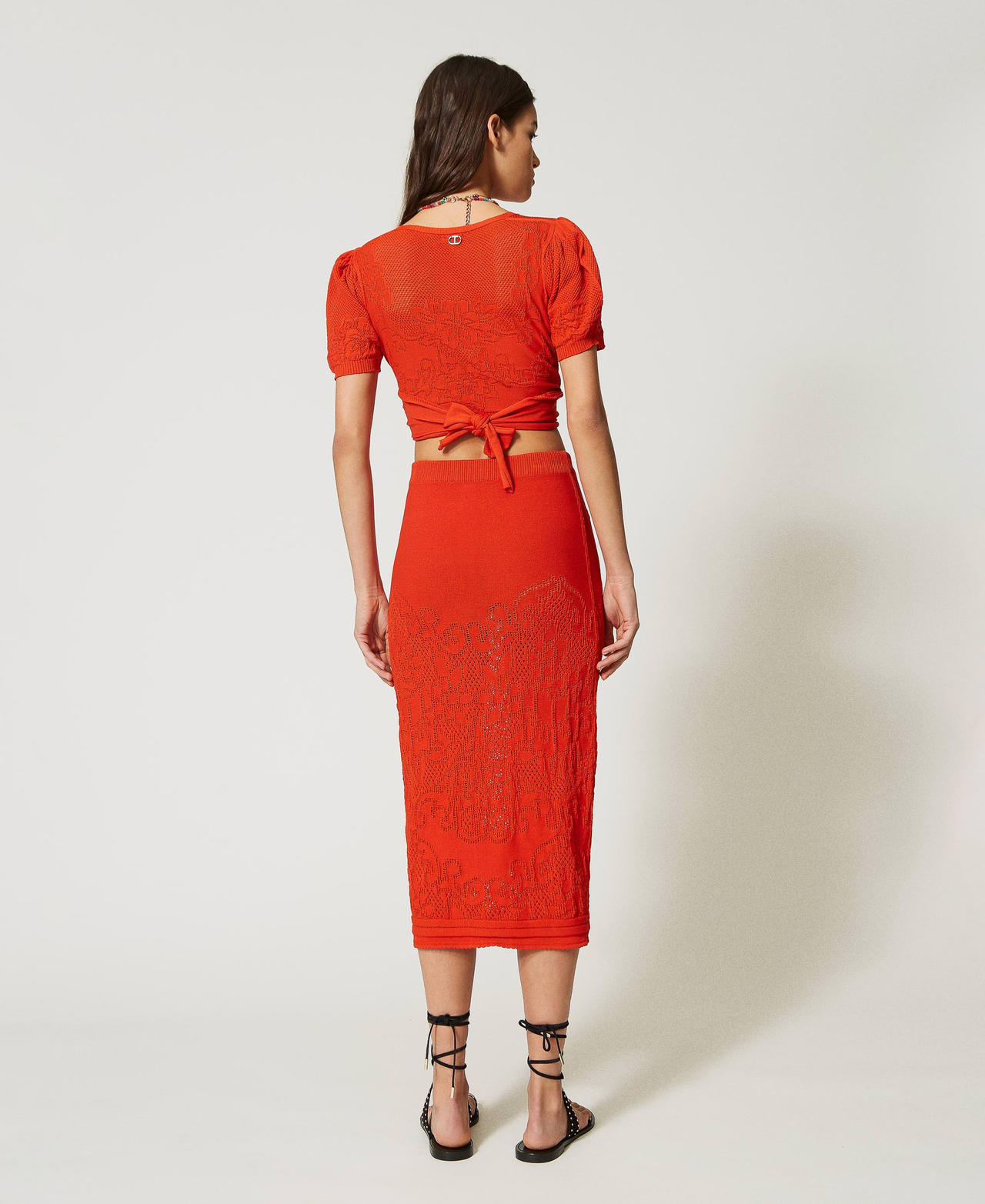 Midirock mit gebl&uuml;mtem Durchbruchmuster